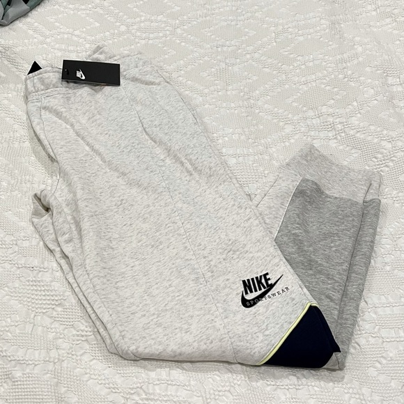 Nike womens heritage joggers - Picture 4 of 4